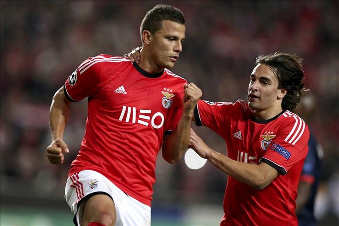 Liga de campeones: 2-1. El Benfica gana al PSG, pero el triunfo del Olympiacos le elimina