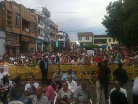 Multitudinaria concentración en el Taller Democrático realizado por Alvaro Uribe en Cartago, Valle 6 AUV cartago1
