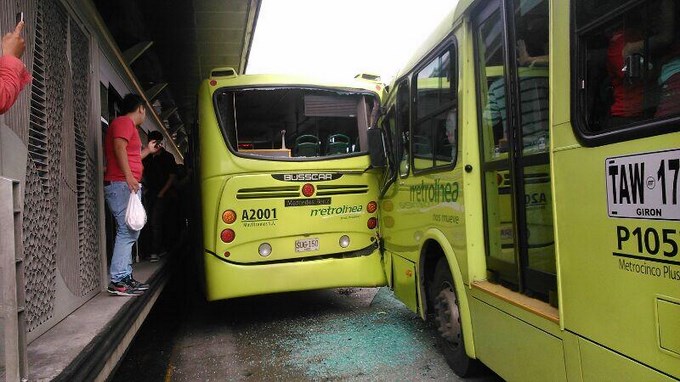 Bucaramanga: accidente de buses del Metrolínea, deja 23 personas heridas