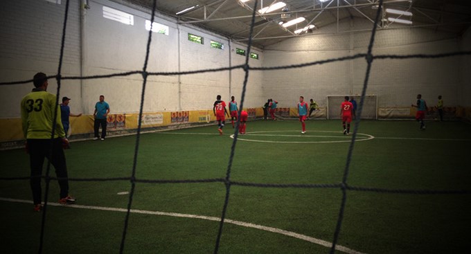 Deportivo Independiente Medellín entrenó en la cancha Fútbol 6 del Pedro Sarmiento. 1 Entreno10122013 Copiar