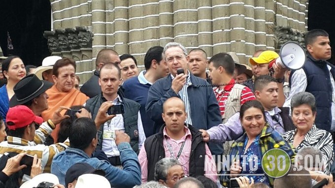 Uribe preguntó: ¿quién se torció? la multitud respondió a una sola voz: "Santos". Fotos 41 IMG-20131222-WA0012 (Copiar)
