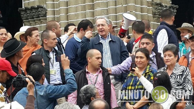Uribe preguntó: ¿quién se torció? la multitud respondió a una sola voz: "Santos". Fotos 42 IMG-20131222-WA0014 (Copiar)