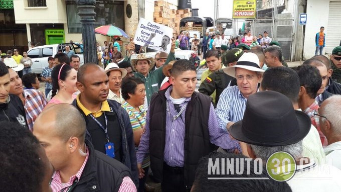 Uribe preguntó: ¿quién se torció? la multitud respondió a una sola voz: "Santos". Fotos 35 IMG-20131222-WA0015 (Copiar)