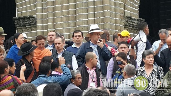 Uribe preguntó: ¿quién se torció? la multitud respondió a una sola voz: "Santos". Fotos 40 IMG-20131222-WA0018 (Copiar)