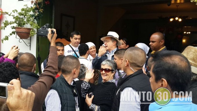 Uribe preguntó: ¿quién se torció? la multitud respondió a una sola voz: "Santos". Fotos 43 IMG-20131222-WA0022 (Copiar)