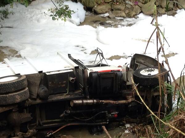 Este es el recolector de basuras de @Emvarias que se fue al río Medellín anoche cuando regresaba de La Pradera. . @JuanesMejia_