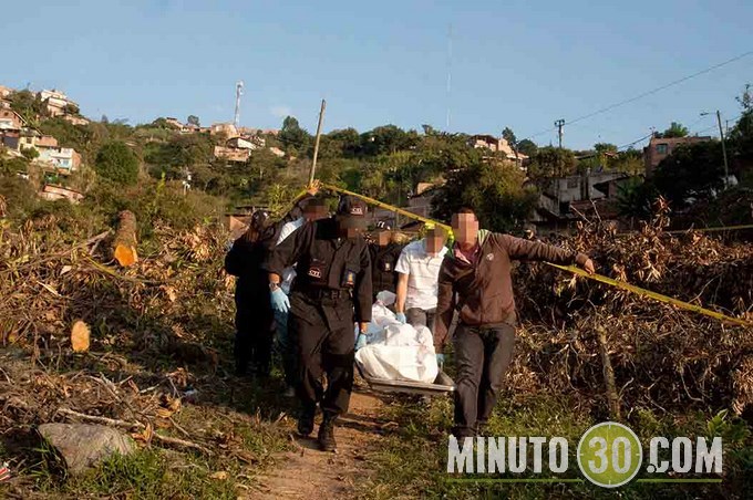 Asesinado en "los chorros" de Robledo: Siete tiros a quemaropa en su cabeza. Fotos 18 fuente4