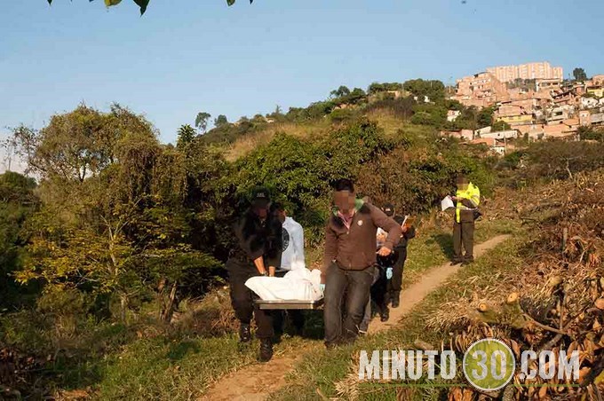 Asesinado en "los chorros" de Robledo: Siete tiros a quemaropa en su cabeza. Fotos 19 fuente5