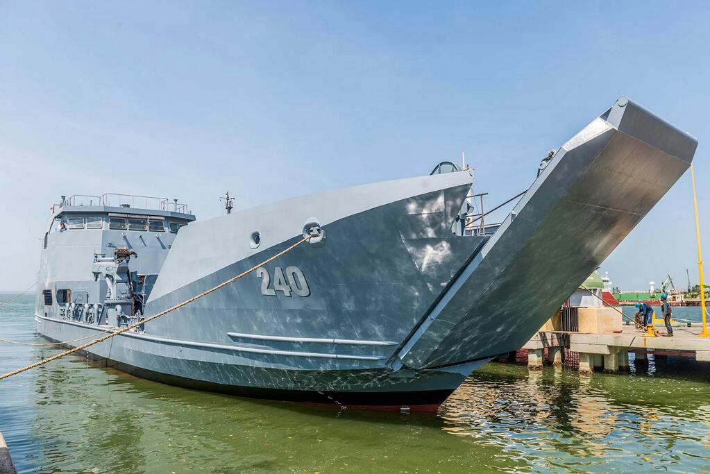 Lanzado al mar el primer buque de desembarco anfibio construido en Colombia