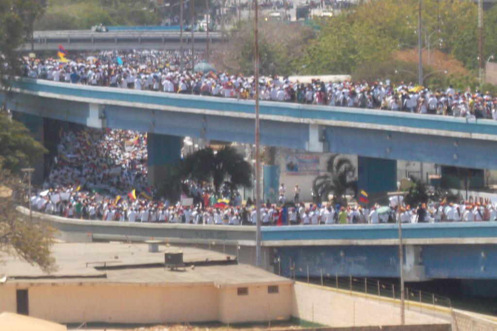 Capturado Leopoldo López: "Si mi encarcelamiento despertará al pueblo, valdrá la pena" 6 @Crist_24: Así se ve el Distribuidor de la Av. Delicias de Maracaibo