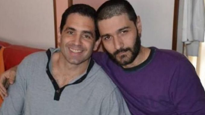 sacerdote y modelo gay app