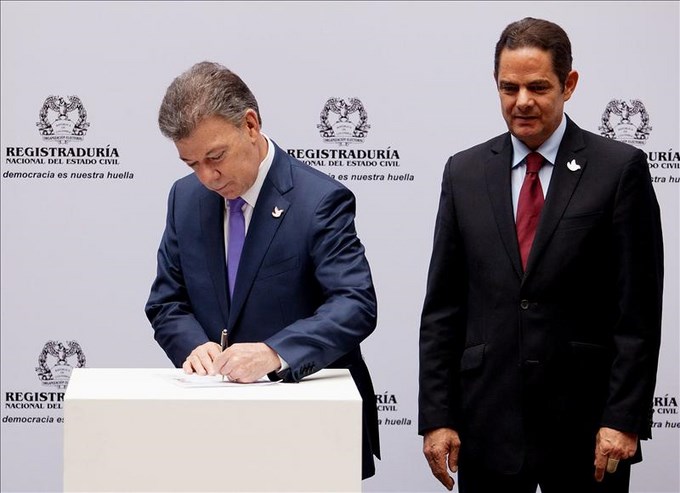Santos inscribe su candidatura con una promesa de "paz total" para Colombia 2 Foto EFE