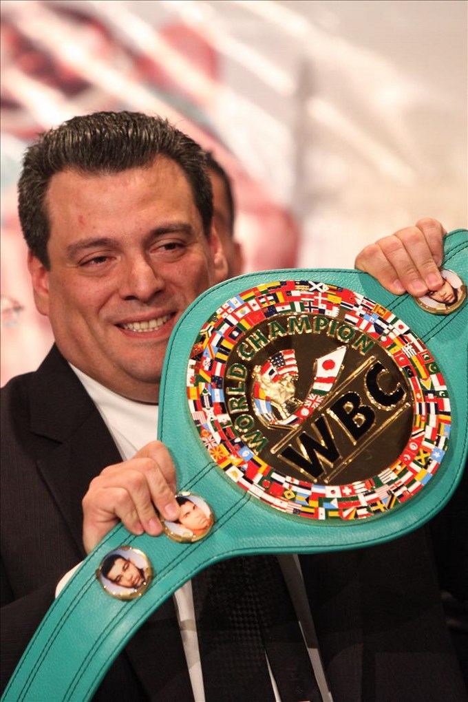 El CMB incorpora imagen de Sulaimán y Sugar Robinson en cinturón de campeón 1 Foto EFE