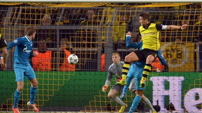 1-2. El Dortmund pasa con derrota y se queda sin Lewandowski en cuartos