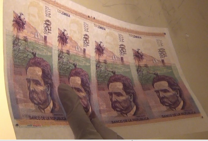 Policía desmanteló imprentas ilegales en centro de Medellín 3 Billetes a (Copiar)