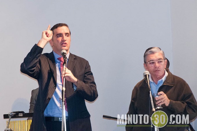 Uribe presentó el Centro Democrático a los habitantes del barrio El Poblado. Galería de fotos 89 DSC_8321 (Copiar)