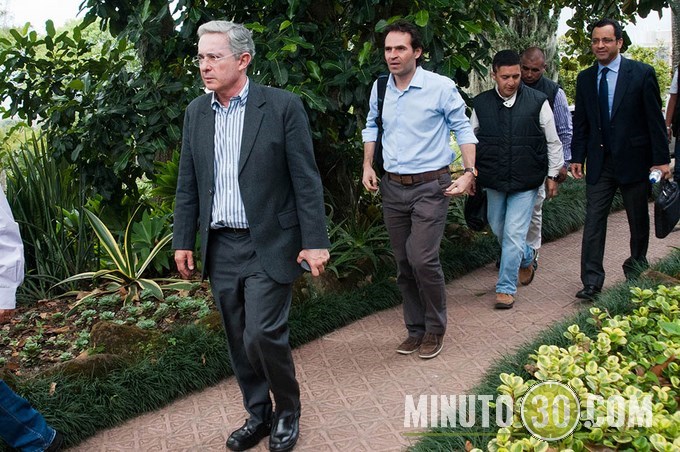 Uribe presentó el Centro Democrático a los habitantes del barrio El Poblado. Galería de fotos 87 DSC_8332 (Copiar)