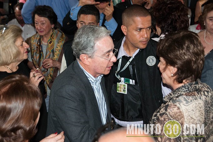Uribe presentó el Centro Democrático a los habitantes del barrio El Poblado. Galería de fotos 85 DSC_8365 (Copiar)