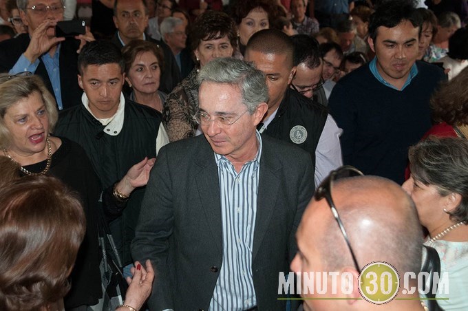 Uribe presentó el Centro Democrático a los habitantes del barrio El Poblado. Galería de fotos 106 DSC_8372 (Copiar)