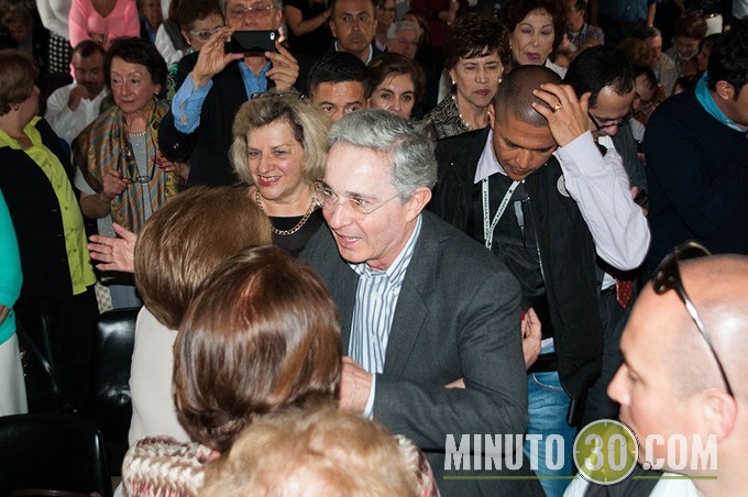 Uribe presentó el Centro Democrático a los habitantes del barrio El Poblado. Galería de fotos 105 DSC_8373 (Copiar)