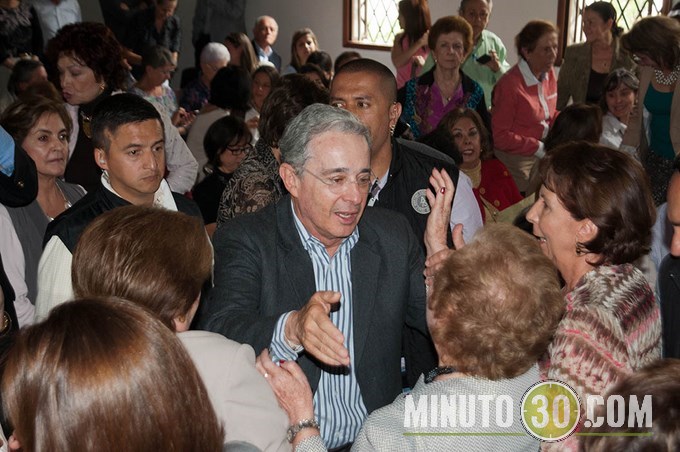 Uribe presentó el Centro Democrático a los habitantes del barrio El Poblado. Galería de fotos 104 DSC_8375 (Copiar)