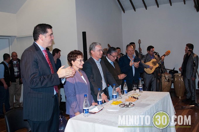 Uribe presentó el Centro Democrático a los habitantes del barrio El Poblado. Galería de fotos 82 DSC_8386 (Copiar)