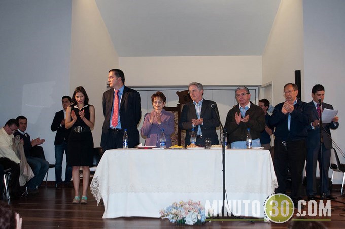 Uribe presentó el Centro Democrático a los habitantes del barrio El Poblado. Galería de fotos 101 DSC_8393 (Copiar)