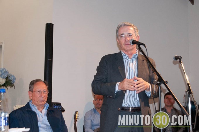 Uribe presentó el Centro Democrático a los habitantes del barrio El Poblado. Galería de fotos 99 DSC_8401 (Copiar)
