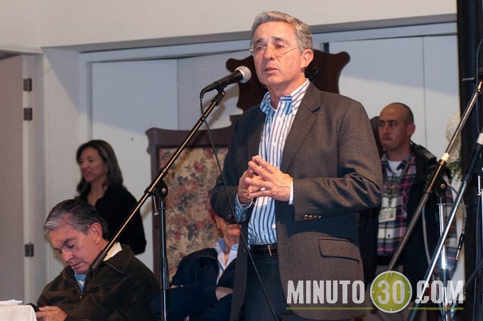 Uribe presentó el Centro Democrático a los habitantes del barrio El Poblado. Galería de fotos 120 DSC_8445 (Copiar)