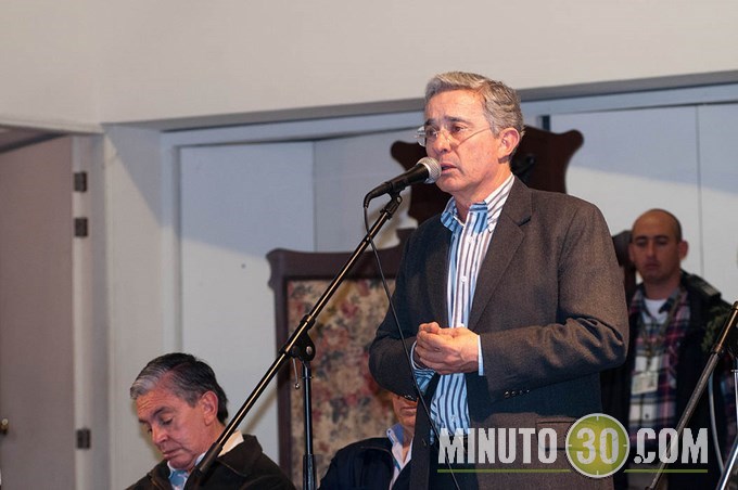 Uribe presentó el Centro Democrático a los habitantes del barrio El Poblado. Galería de fotos 119 DSC_8448 (Copiar)