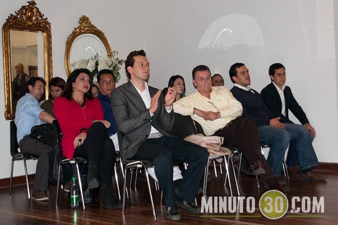 Uribe presentó el Centro Democrático a los habitantes del barrio El Poblado. Galería de fotos 117 DSC_8453 (Copiar)