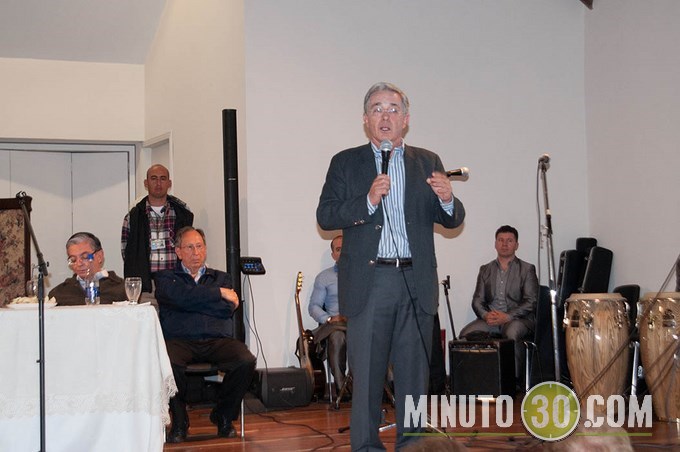 Uribe presentó el Centro Democrático a los habitantes del barrio El Poblado. Galería de fotos 115 DSC_8459 (Copiar)