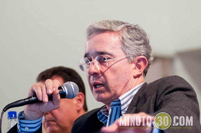 Uribe presentó el Centro Democrático a los habitantes del barrio El Poblado. Galería de fotos 110 DSC_8486 (Copiar)