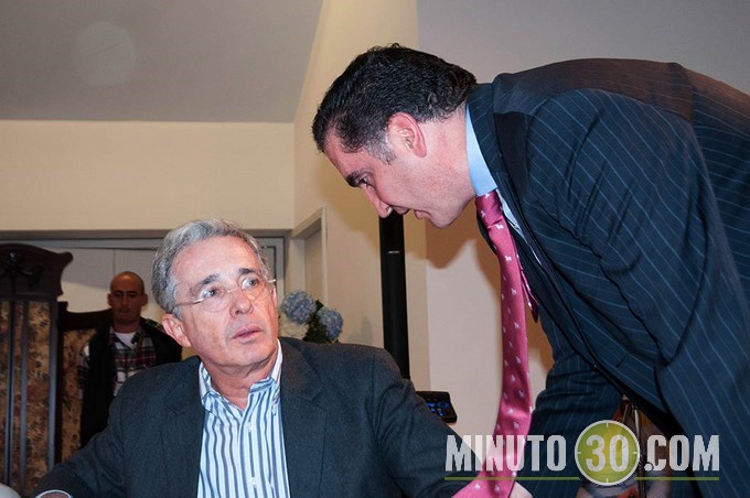 Uribe presentó el Centro Democrático a los habitantes del barrio El Poblado. Galería de fotos 108 DSC_8497 (Copiar)