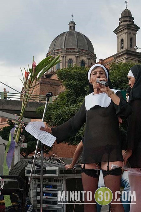 En Medellín las mujeres protestan en topless por una mejor calidad de vida. Galería de Fotos 6 DSC_9141 (Copiar)
