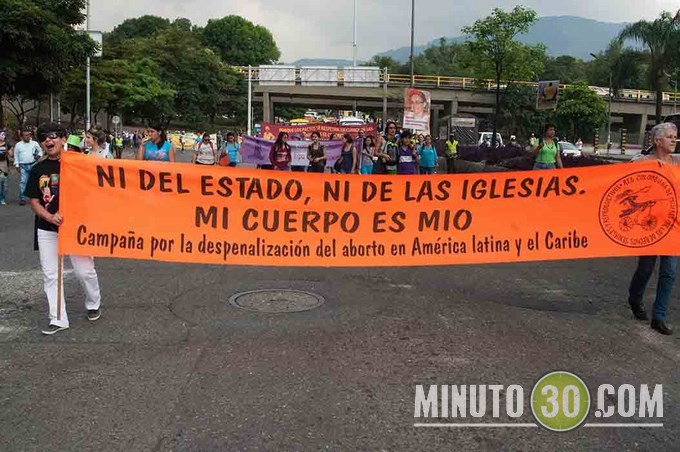 En Medellín las mujeres protestan en topless por una mejor calidad de vida. Galería de Fotos 8 DSC_9147 (Copiar)