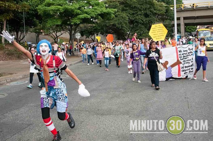 En Medellín las mujeres protestan en topless por una mejor calidad de vida. Galería de Fotos 11 DSC_9158 (Copiar)