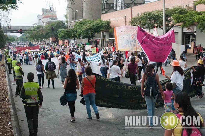 En Medellín las mujeres protestan en topless por una mejor calidad de vida. Galería de Fotos 12 DSC_9161 (Copiar)