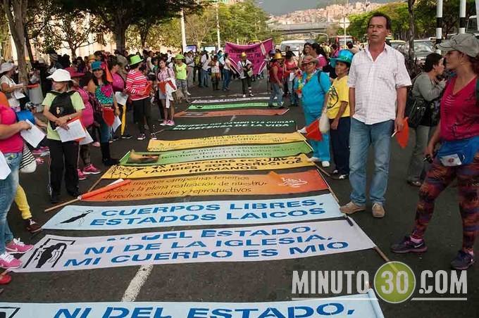 En Medellín las mujeres protestan en topless por una mejor calidad de vida. Galería de Fotos 23 DSC_9203 (Copiar)
