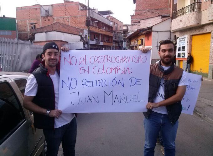 Con abucheos y pancartas recibieron a Vargas Lleras y Martín Santos en Rionegro. Fotos 13 abucheo3