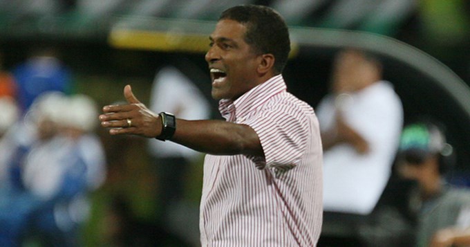 Alexis García nuevo técnico de Fortaleza. 1 alexisgarcia dtjunior atlnacional liga1 2013 1 1387641757 Copiar3