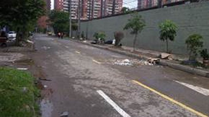 Alcaldía de Medellín realizó jornada de aseo y ornato en la calle La Arboleda, en La Iguaná 1 Foto Alcaldía de Medellín