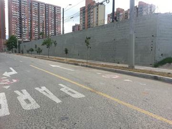 Alcaldía de Medellín realizó jornada de aseo y ornato en la calle La Arboleda, en La Iguaná 3 Foto Alcaldía de Medellín.