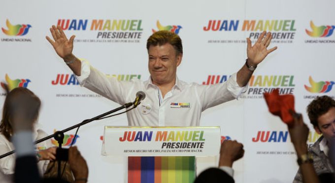 "A Juan Manuel Santos ya lo tenemos hablando con pajaritos como Maduro" Fabio Valencia Cossio 6 pajaritos de santos i