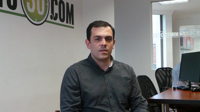 “Desde el primer día empezamos a ver el talante traidor del Presidente Santos”: Santiago Valencia