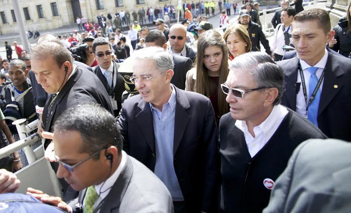"He votado contra el sanguinario Castro-Chavismo", Álvaro Uribe Vélez 7 Foto @CeDemocratico
