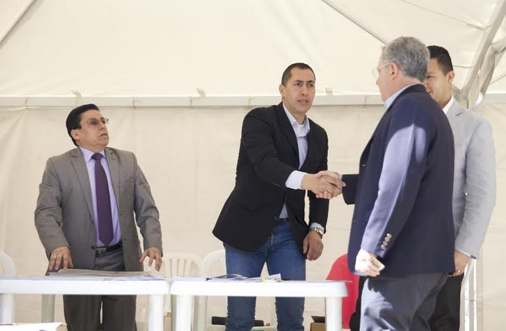 "He votado contra el sanguinario Castro-Chavismo", Álvaro Uribe Vélez 9 Foto @CeDemocratico