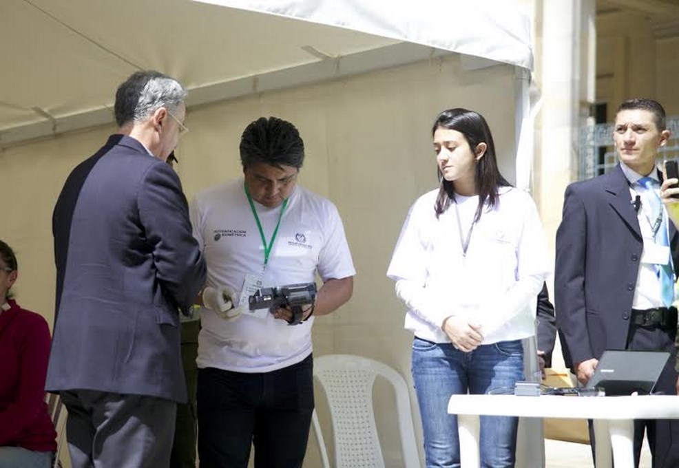 "He votado contra el sanguinario Castro-Chavismo", Álvaro Uribe Vélez 10 Foto @CeDemocratico