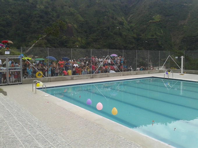 “La trucha” Murillo inauguró la piscina de San Andrés de Cuerquia. 2 Foto Liga Antioqueña de Natación