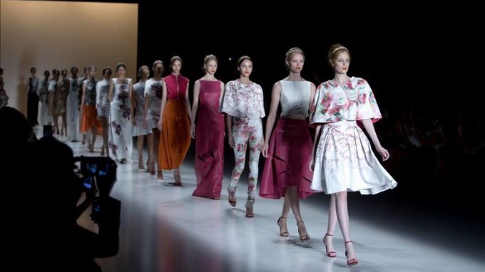 Irina Shayk y el romanticismo de Triton eclipsan la pasarela de Sao Paulo